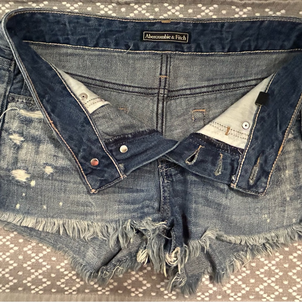 ABERCROMBIE & FITCH - W 24 L 3 Shorts - Picture 4 of 10